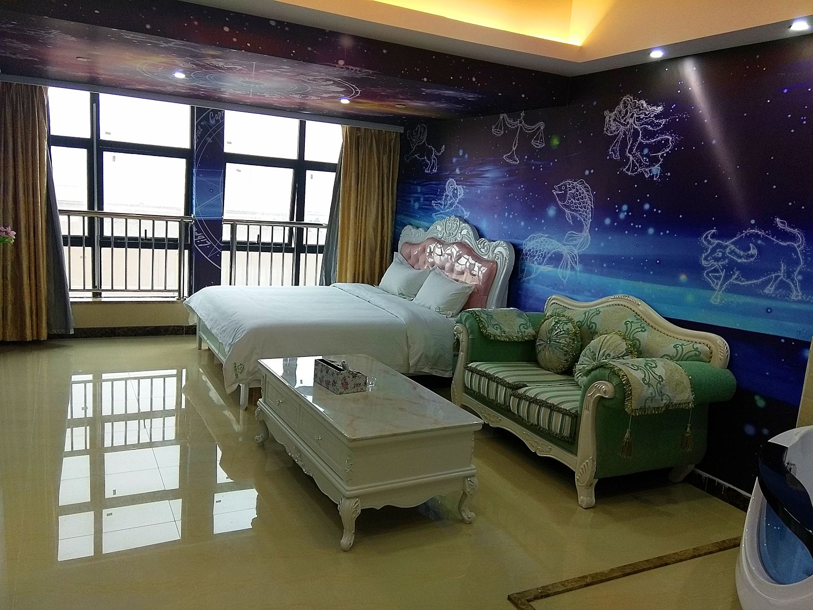 梦幻主题按摩浴缸房