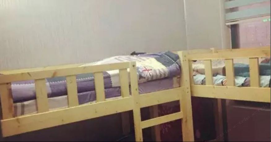 原木床位房(公共卫浴)