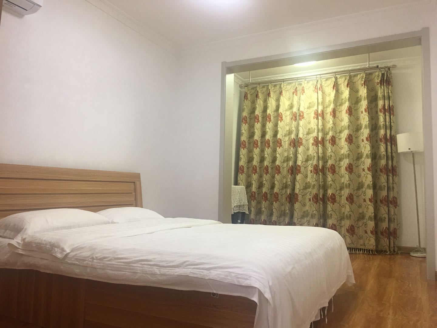 高级市景大床房