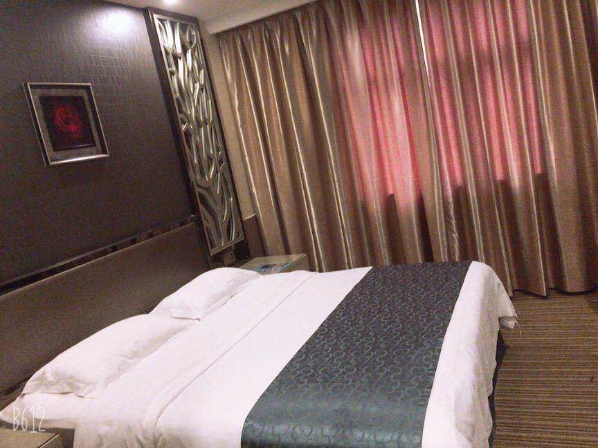 豪华大床房