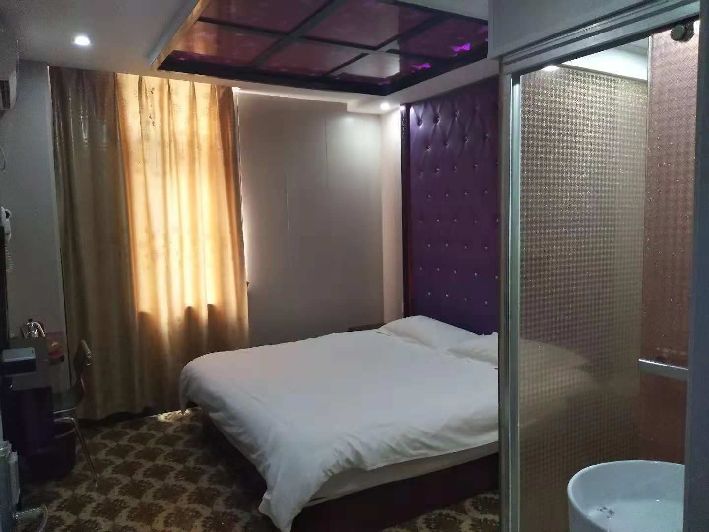 豪华大床房