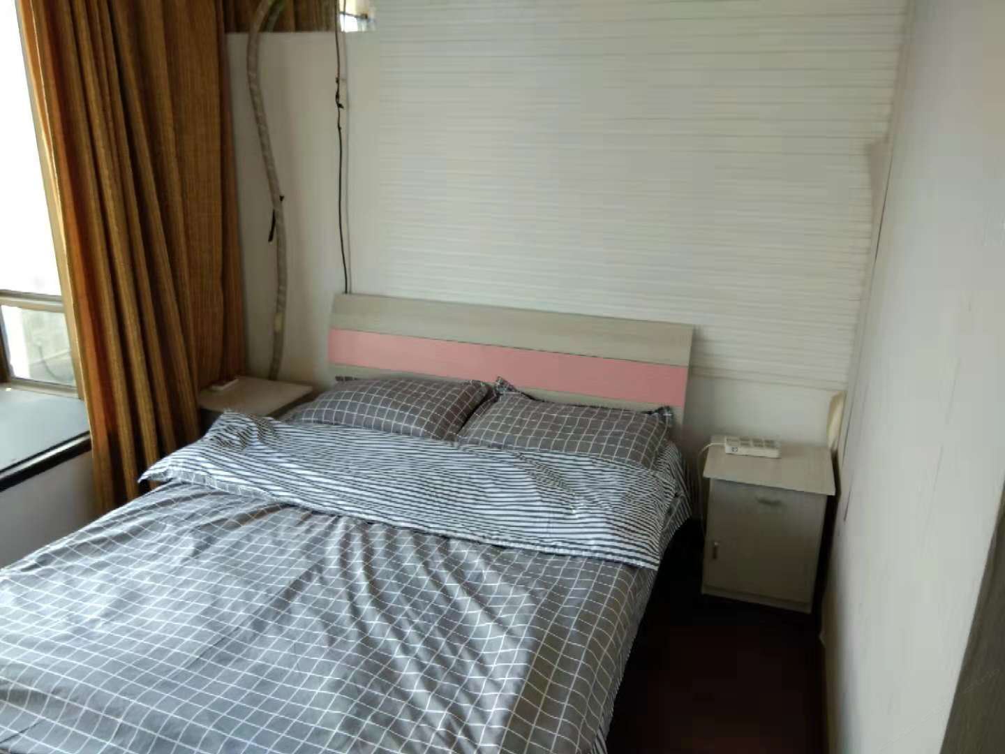 阳光大床房