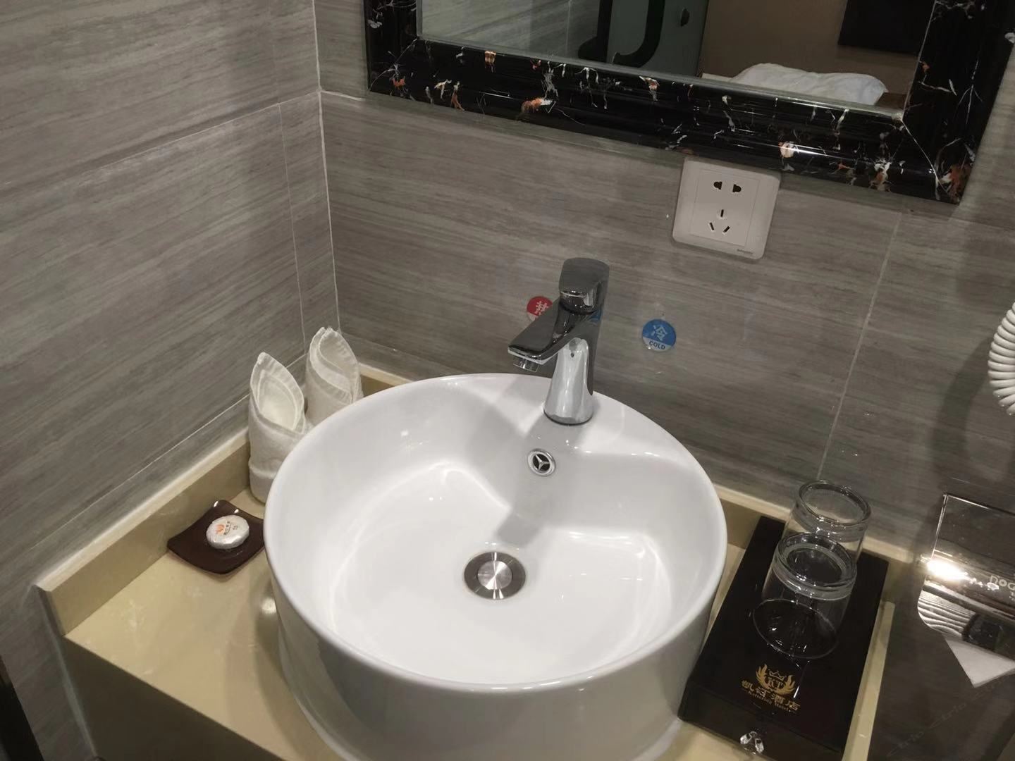 大床房(无窗)