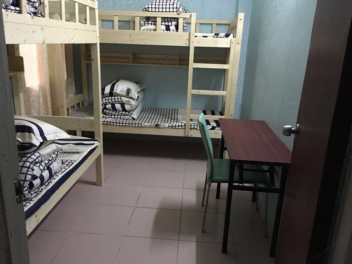 男生特惠床位间