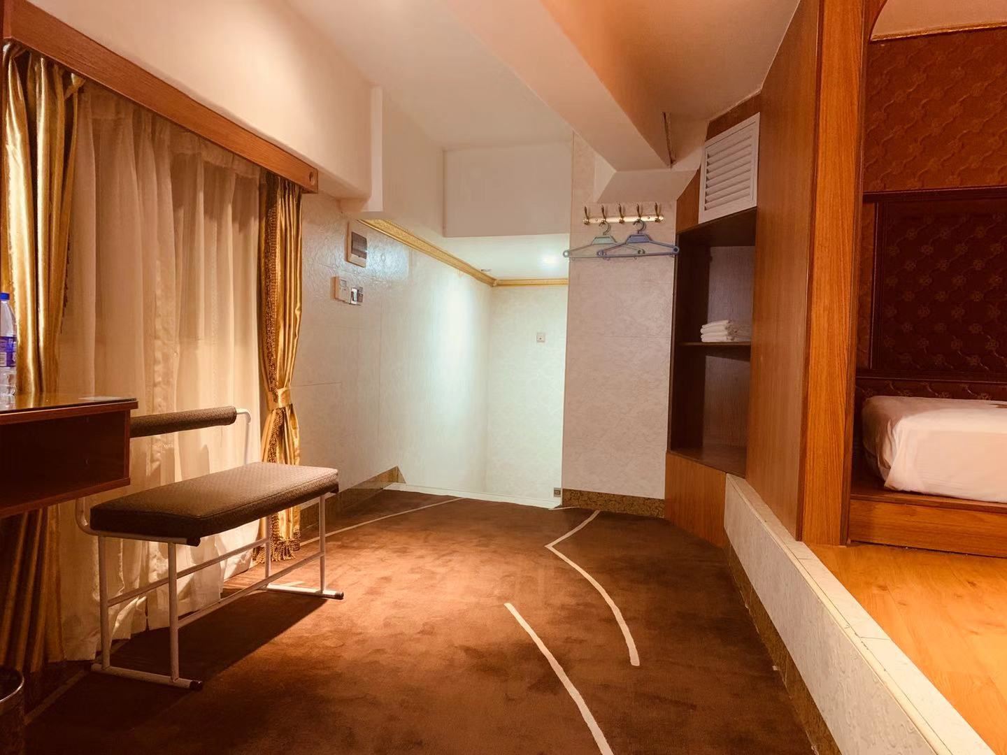 榻榻米特色家庭房