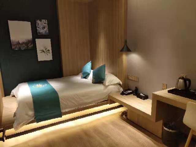 素雅大床房