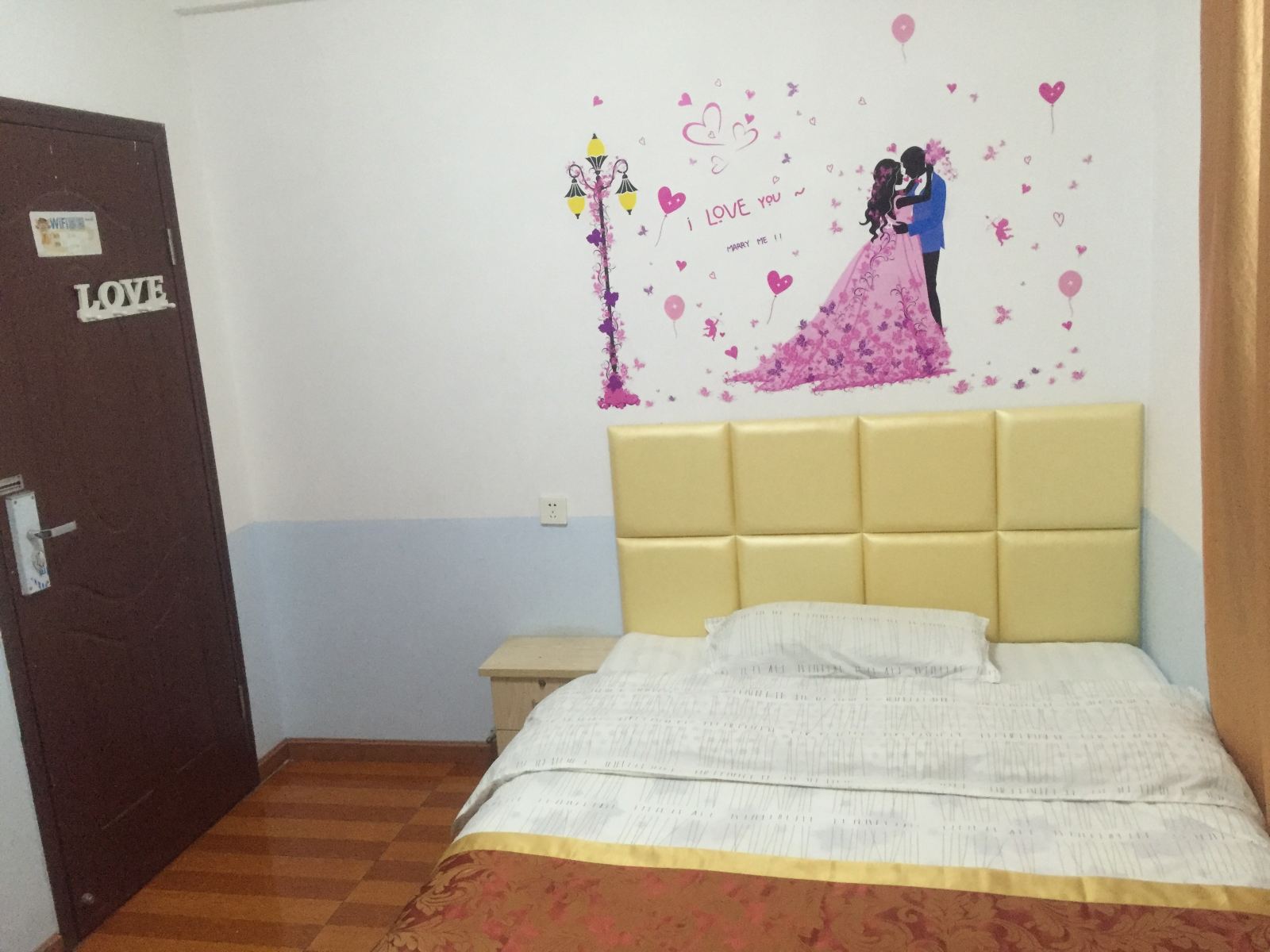阳光大床房