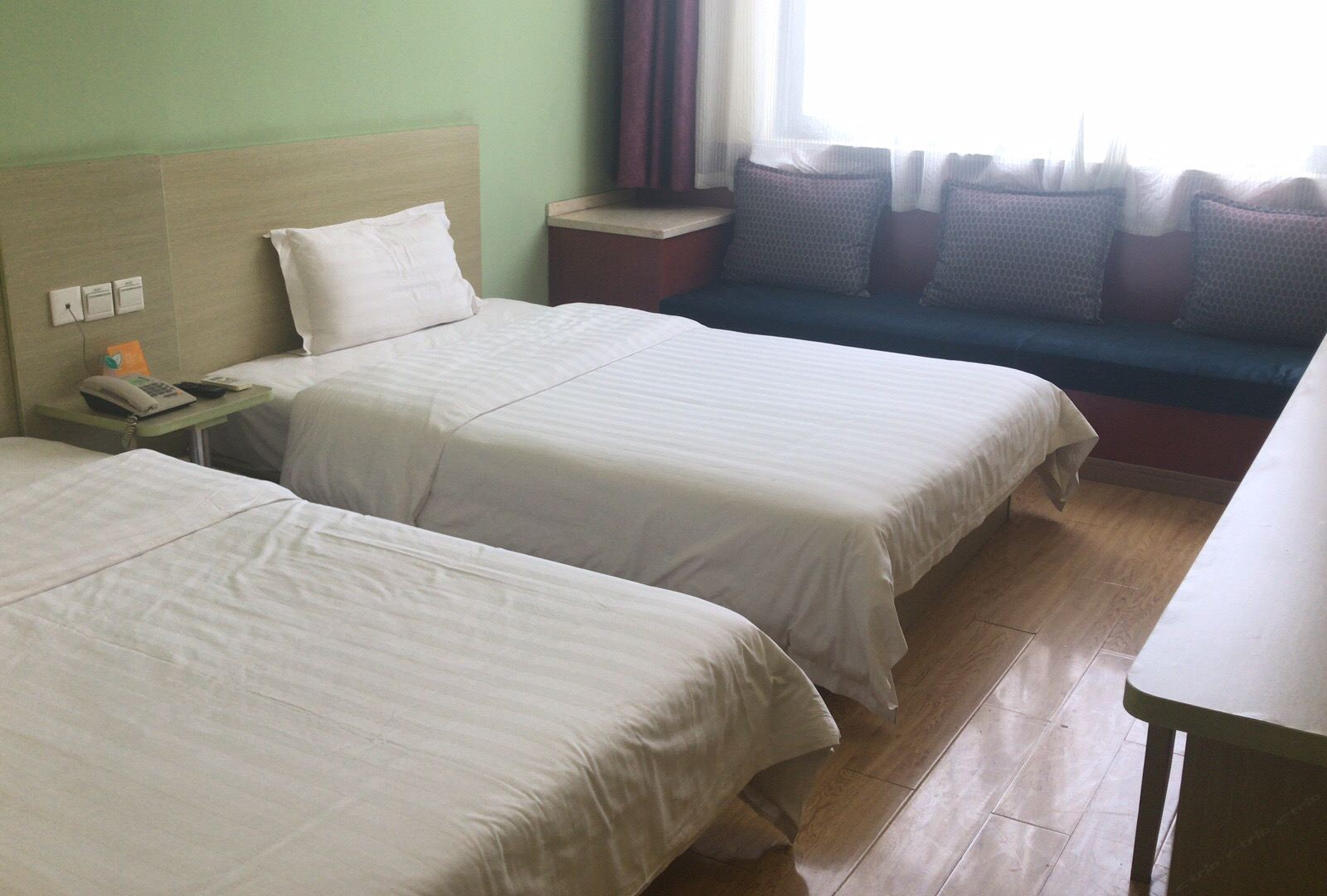 标准双床房