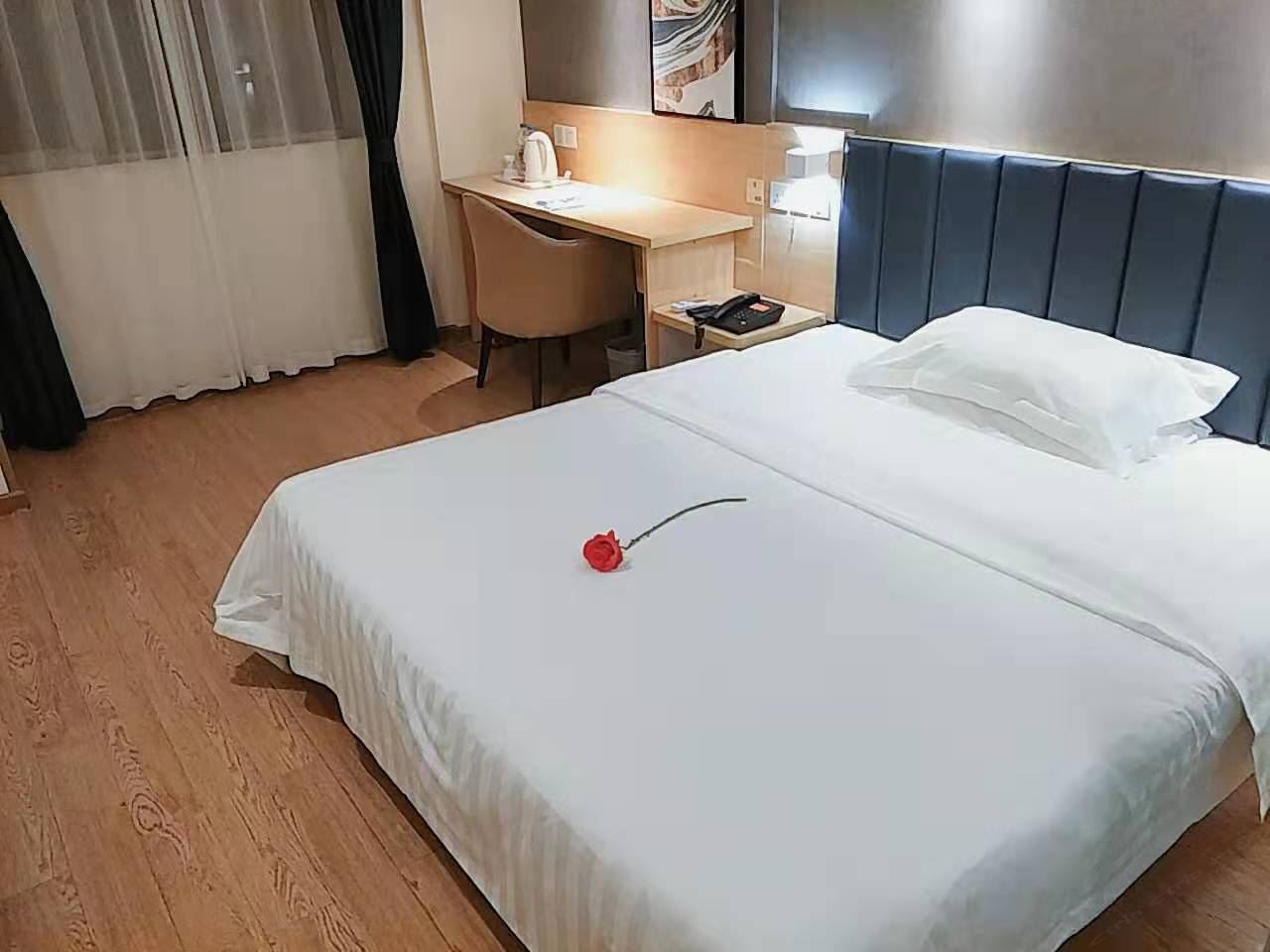 轻选大床房