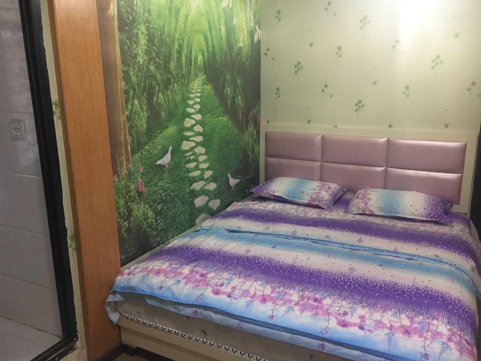 浪漫情侣主题大床房