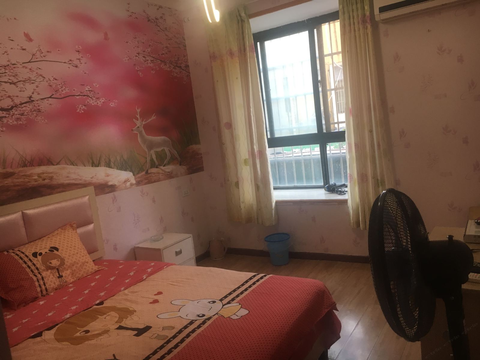 浪漫情侣主题大床房
