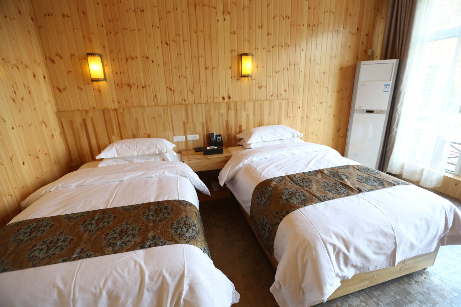 水榭木屋双床房