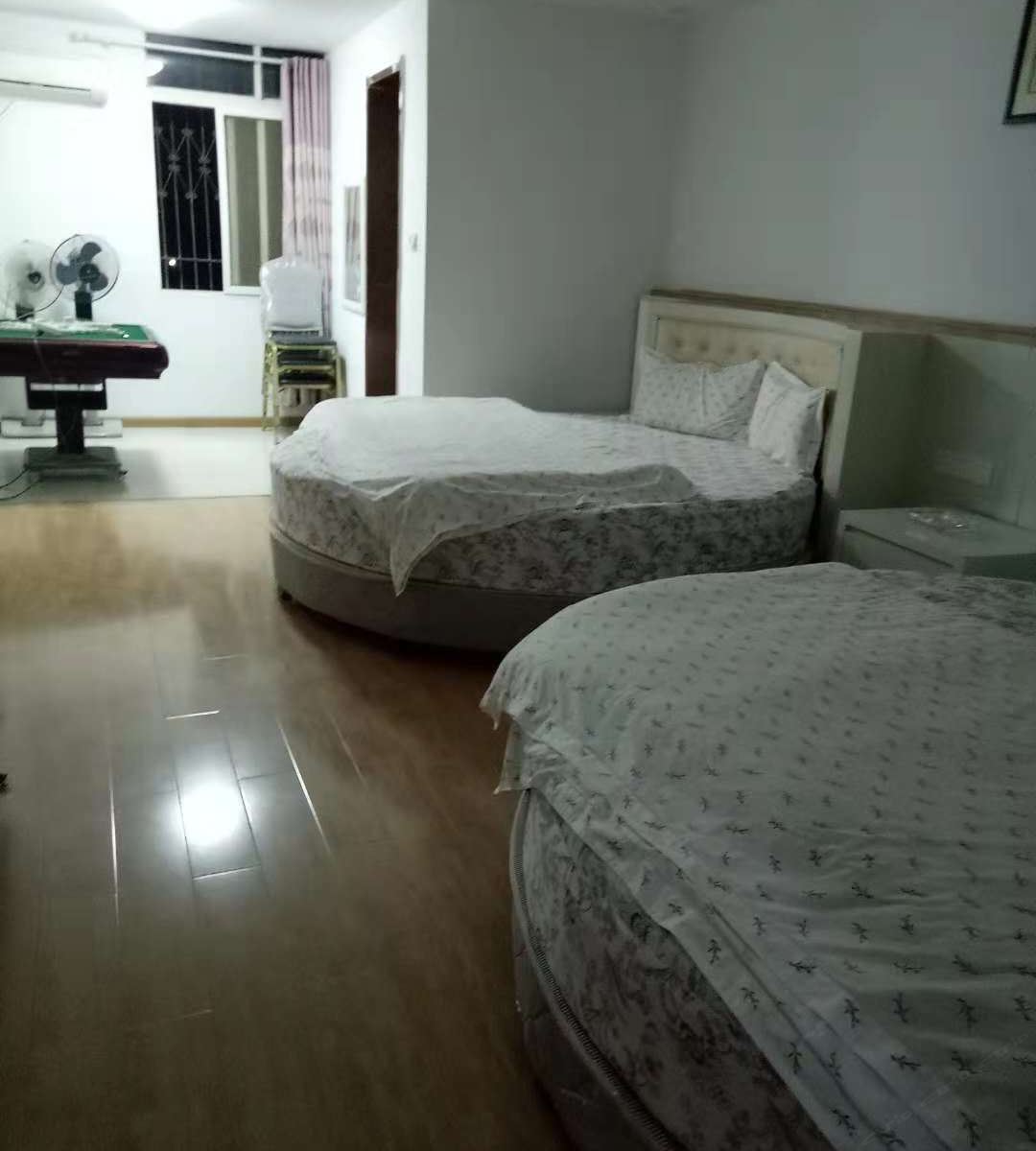 圆床标准间