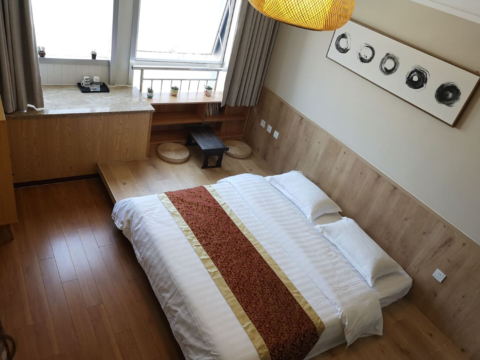 日式原木大床房