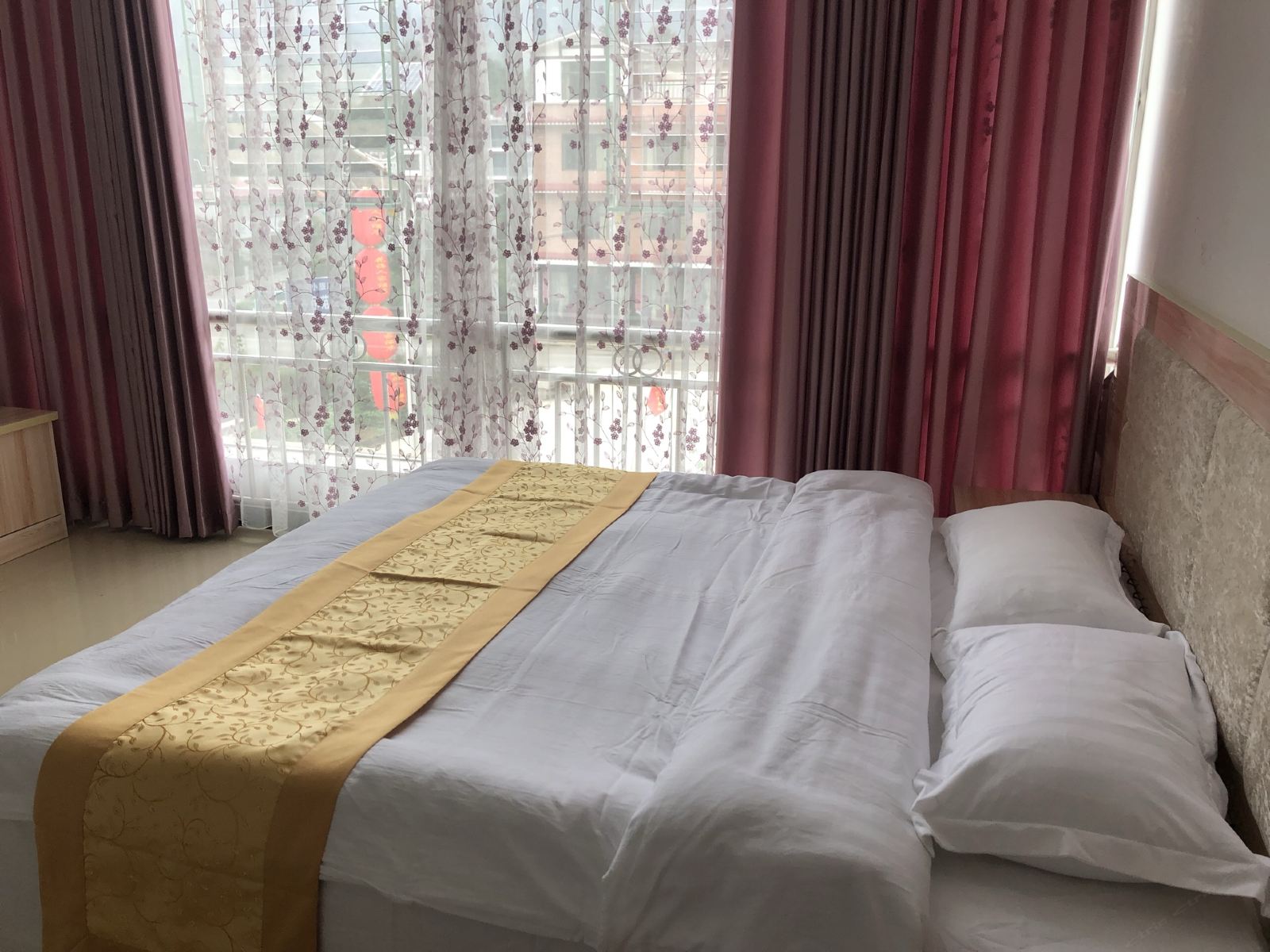豪华大床间