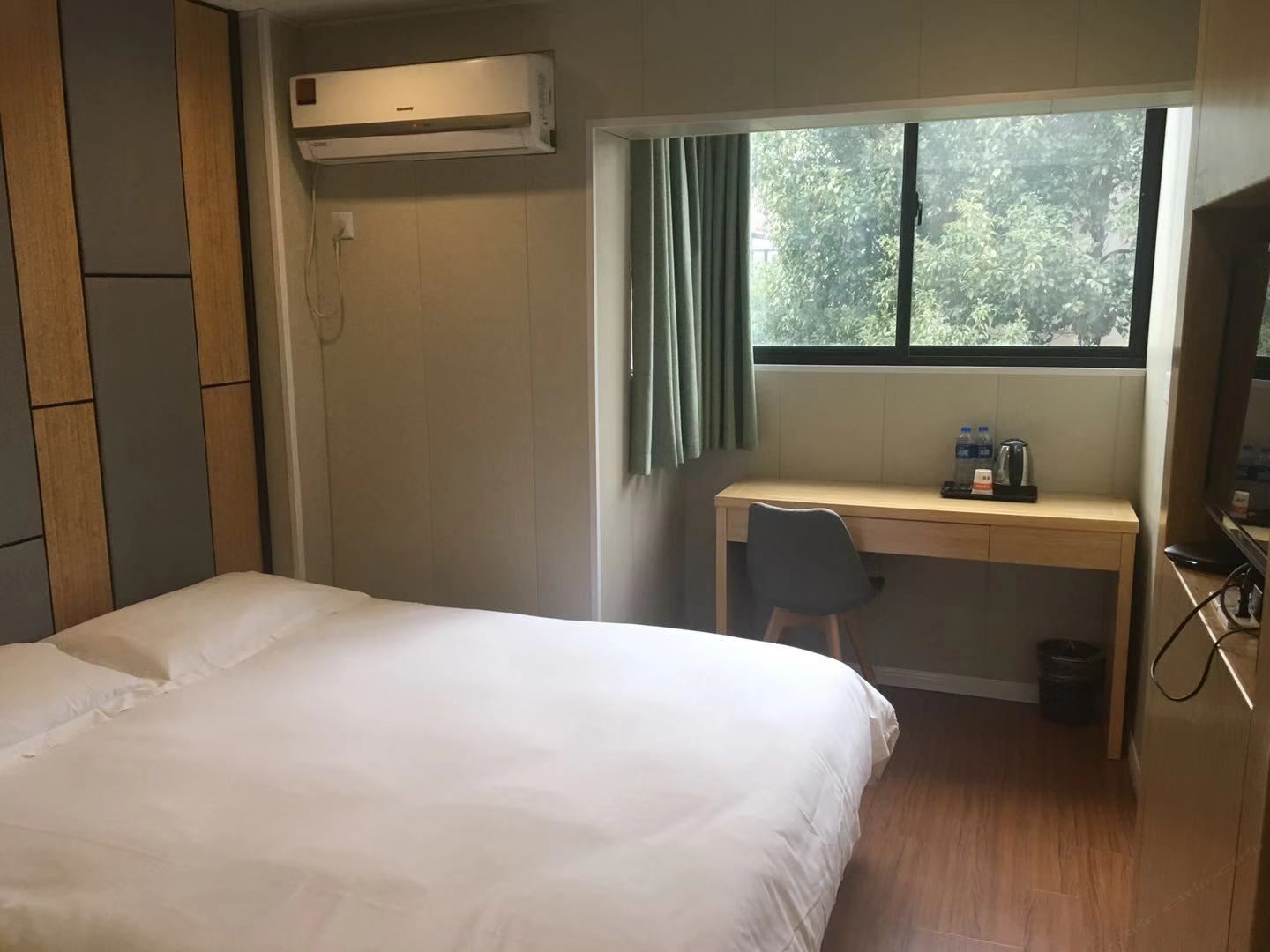 商务大床房