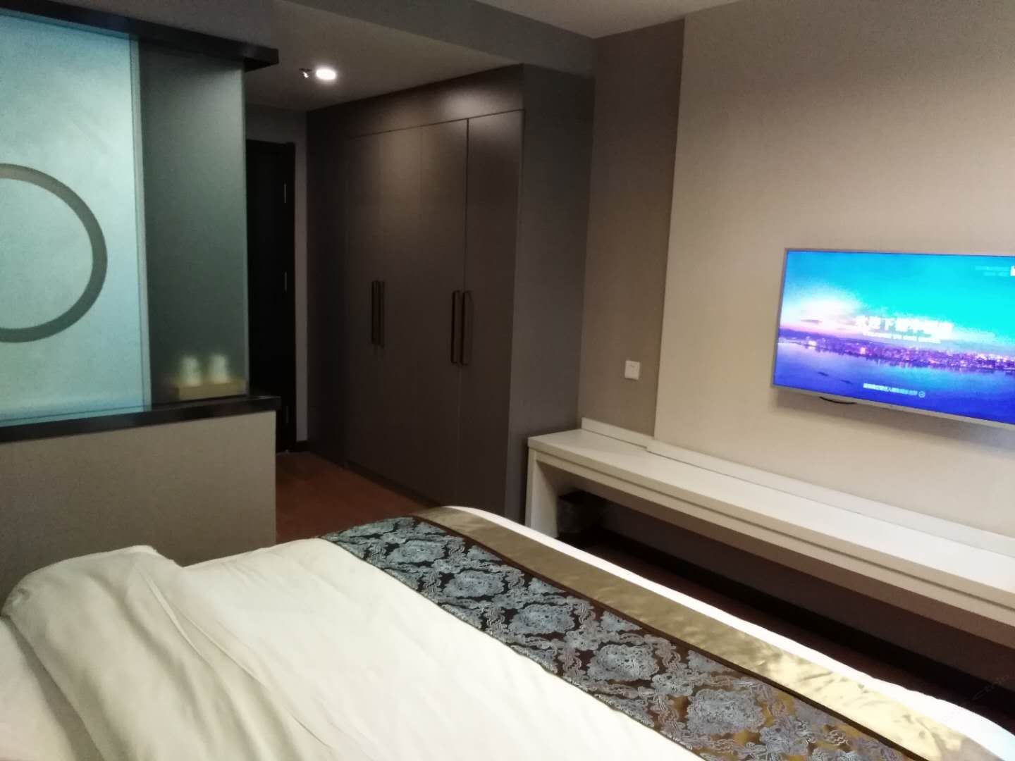 豪华大床房