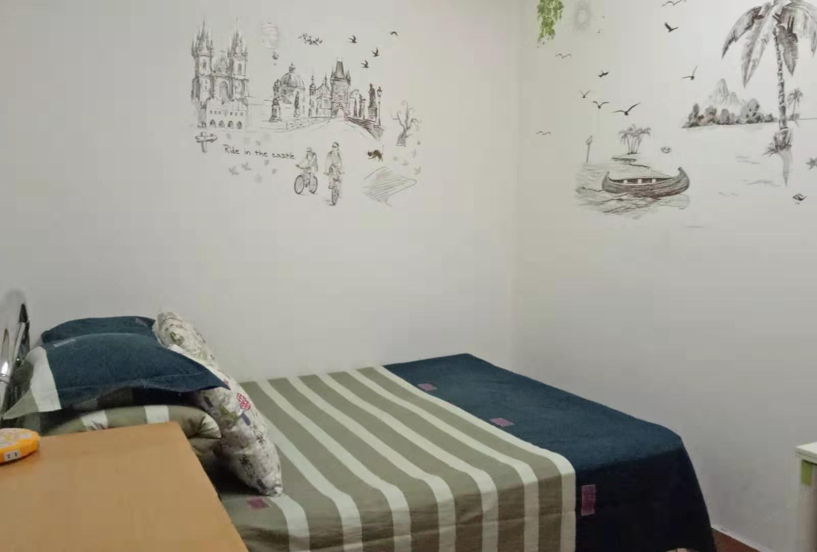优雅大床房(公共卫生间)