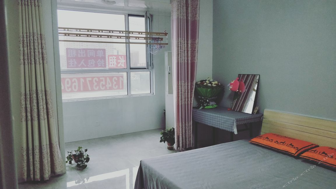 温馨大床房(公共卫浴)