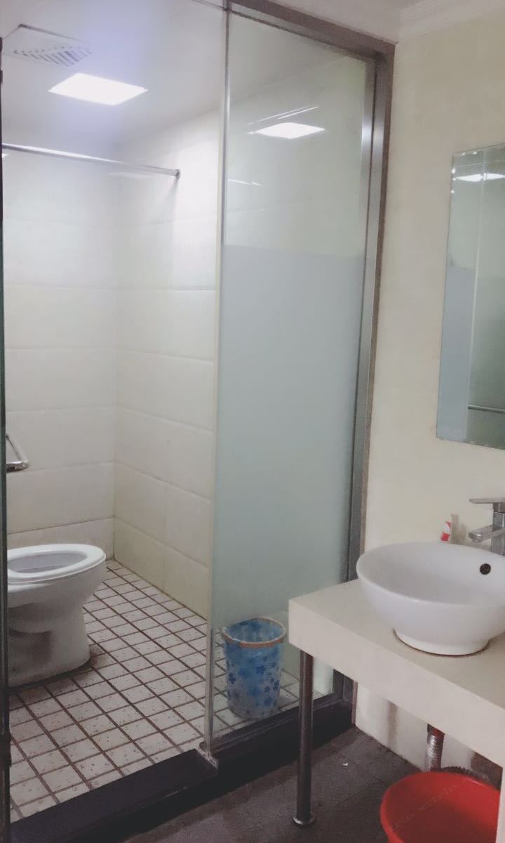 电脑双床间
