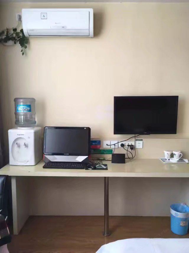 电脑大床房