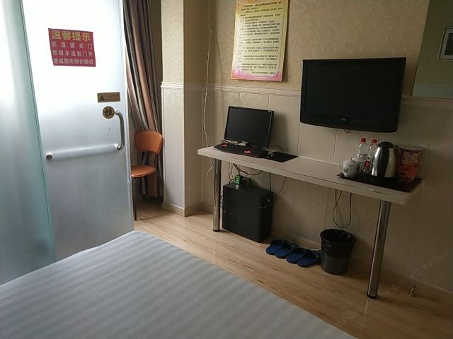 电脑大床房