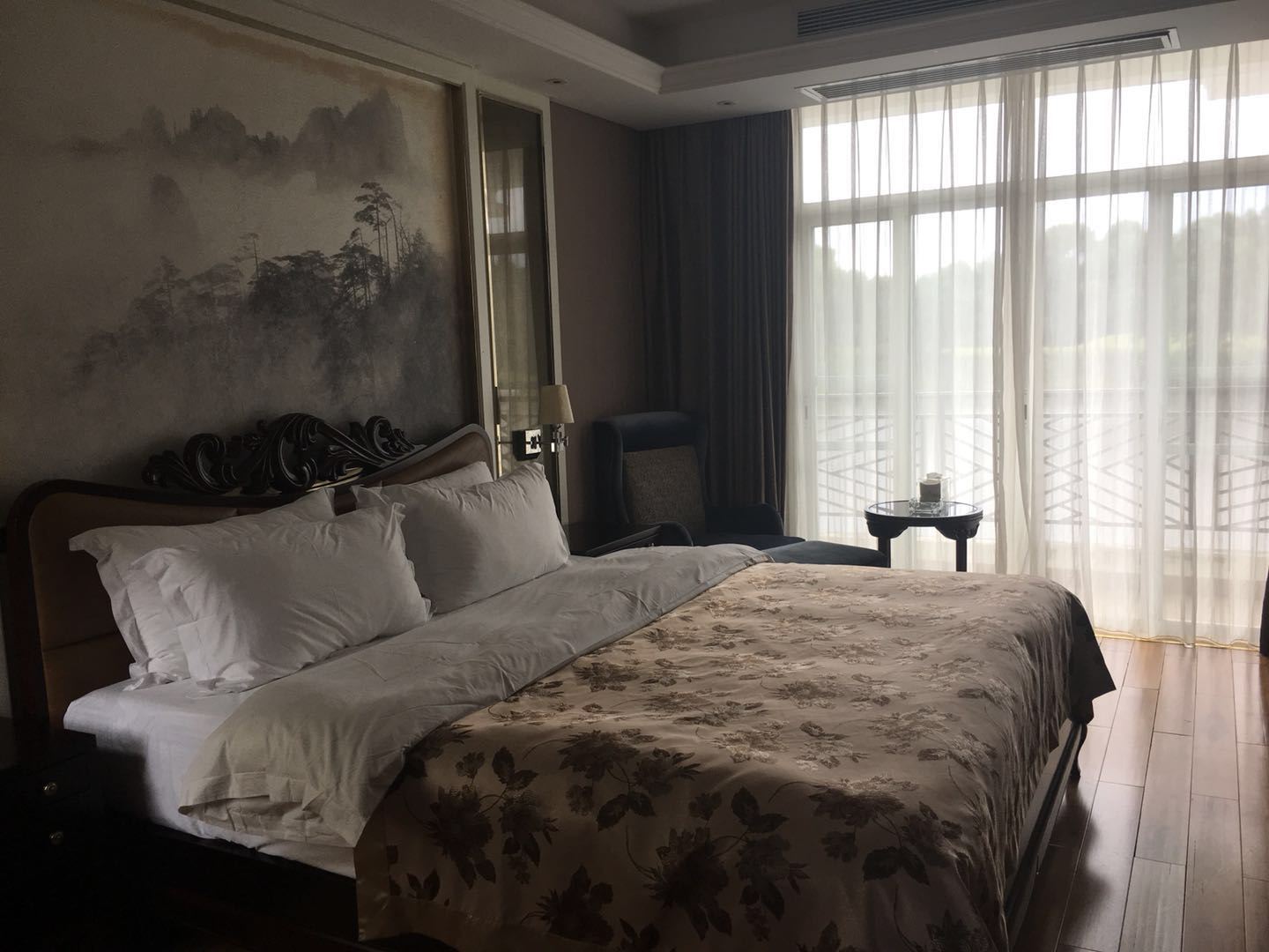 经典湖景别墅(五房两厅)