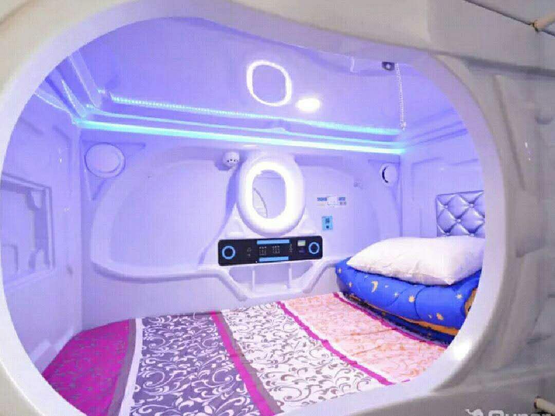 豪华女生太空舱