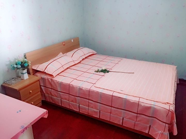 情侣大床房