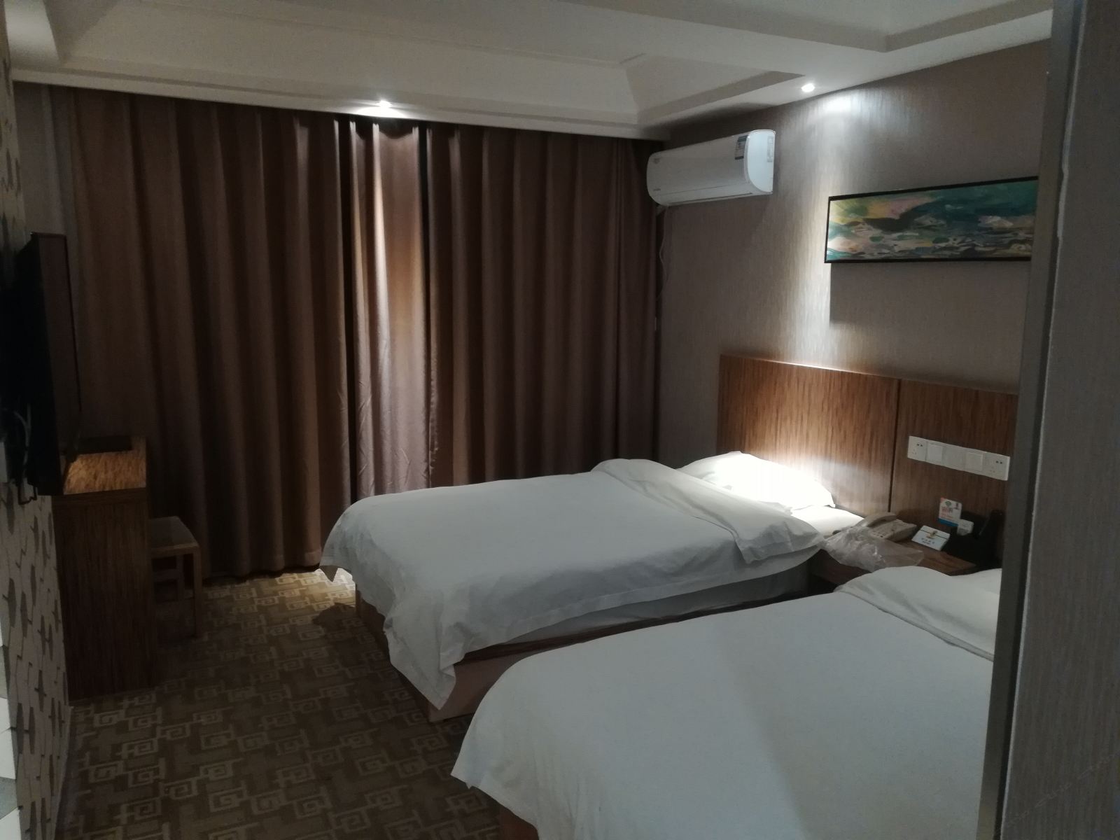 经济双床间(无窗)