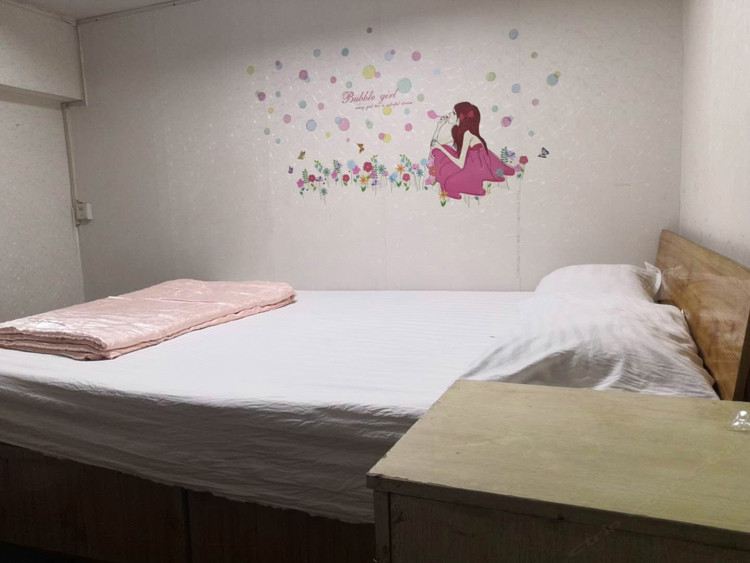 电脑大床房(公共卫浴)