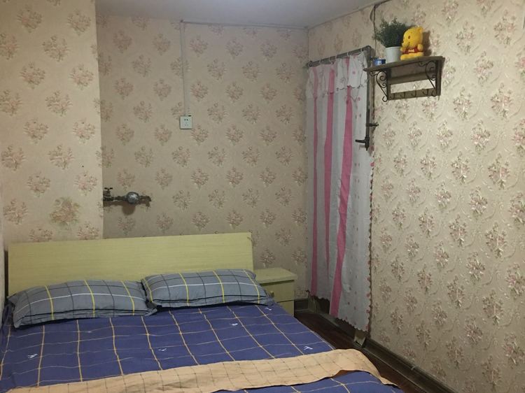 情侣大床房