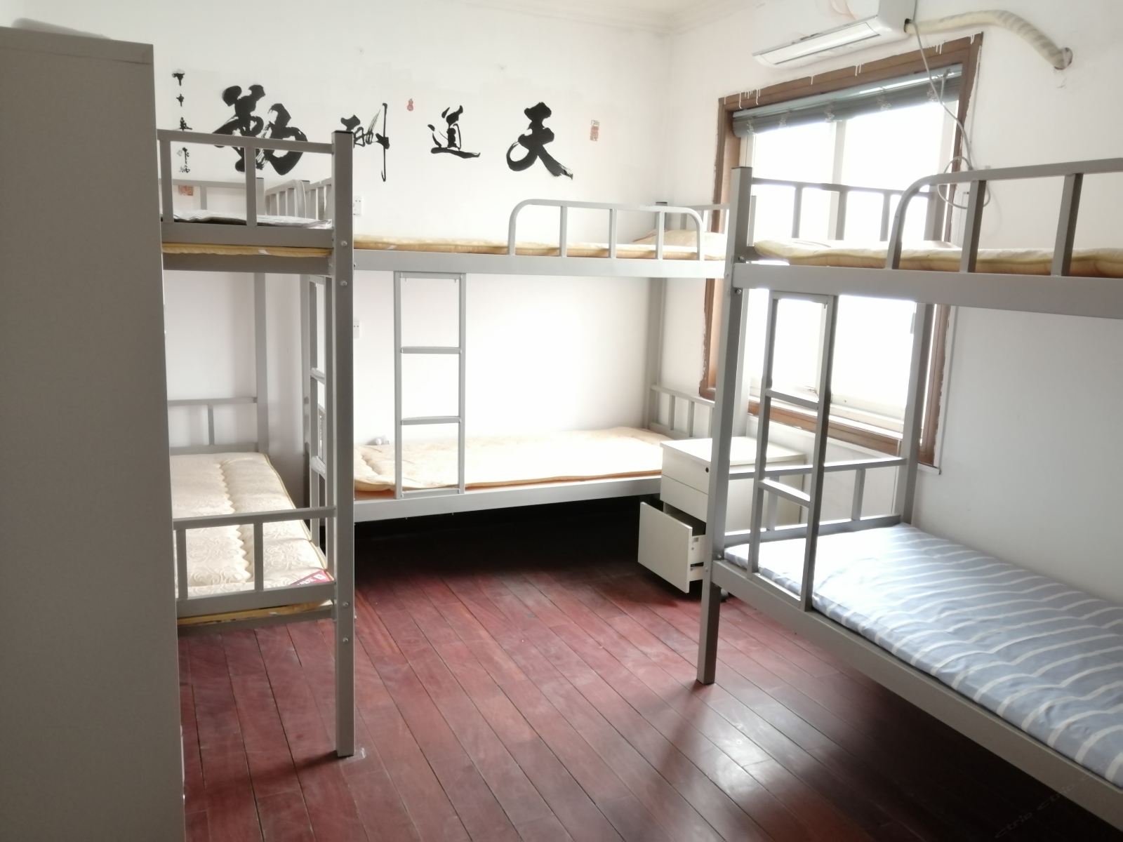 经济六人间(床位)(公共卫浴)