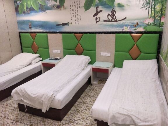 豪华三人房