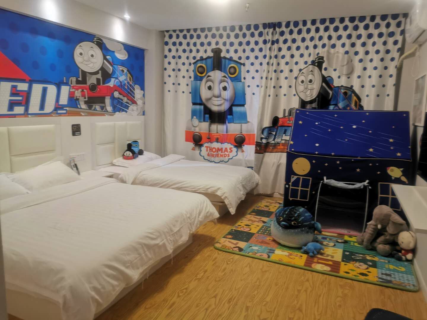 托马斯主题房B