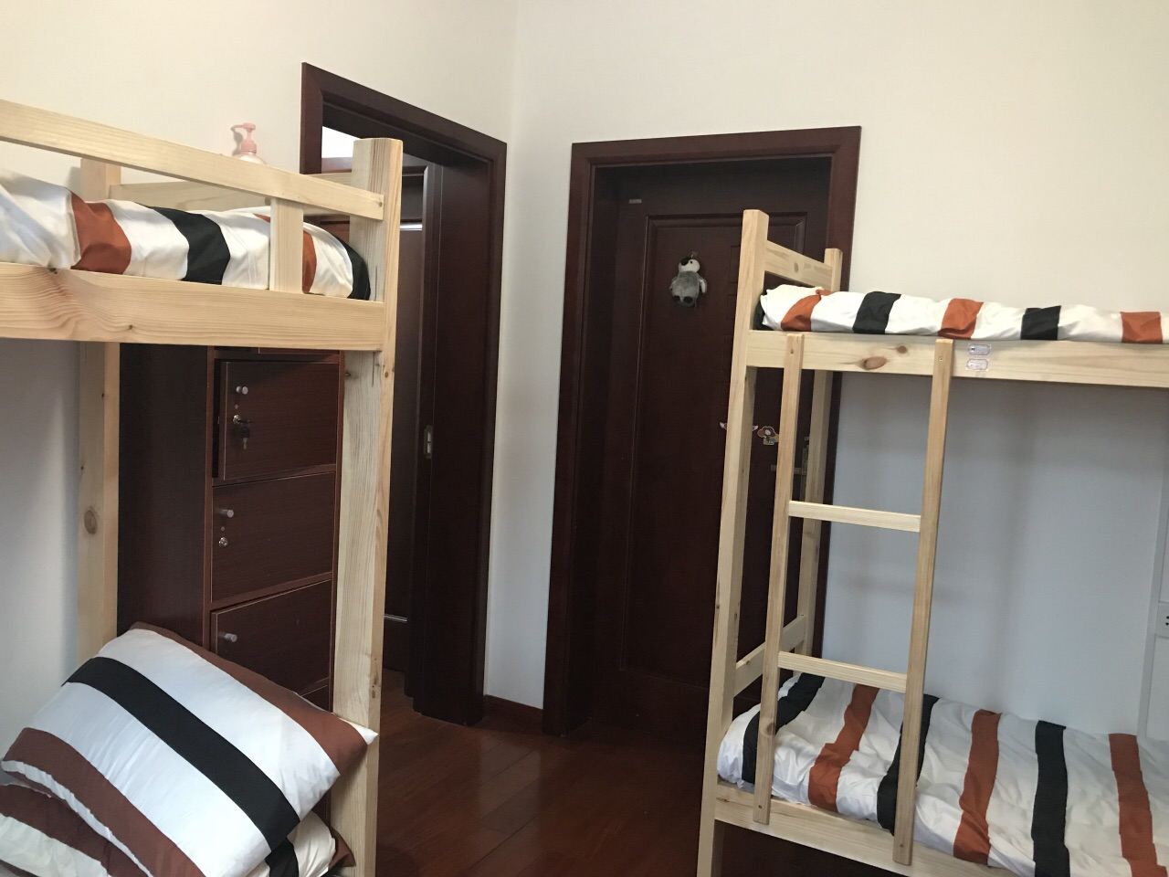 青春6人间(床位房)(公共卫浴)