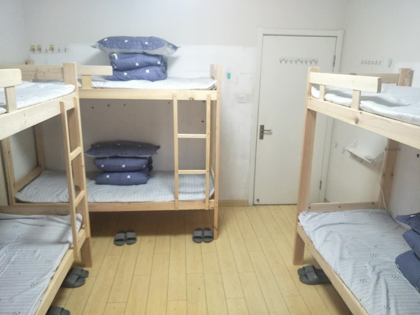 6人间(床位房)(公共卫浴)