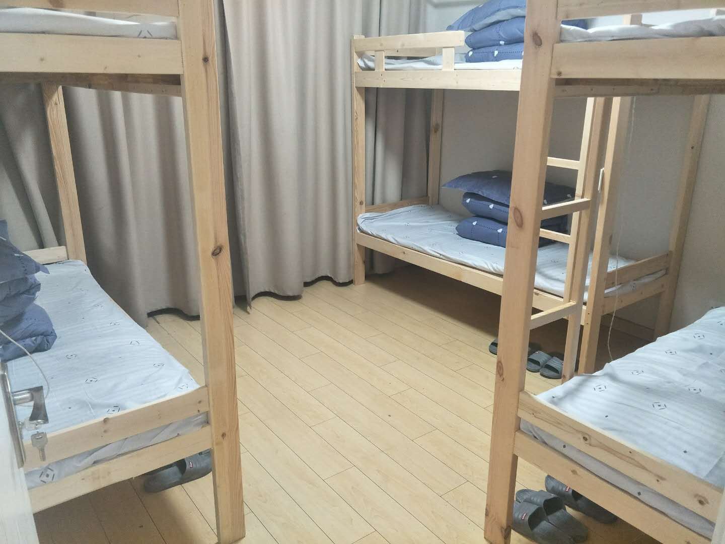 6人间(床位房)(公共卫浴)