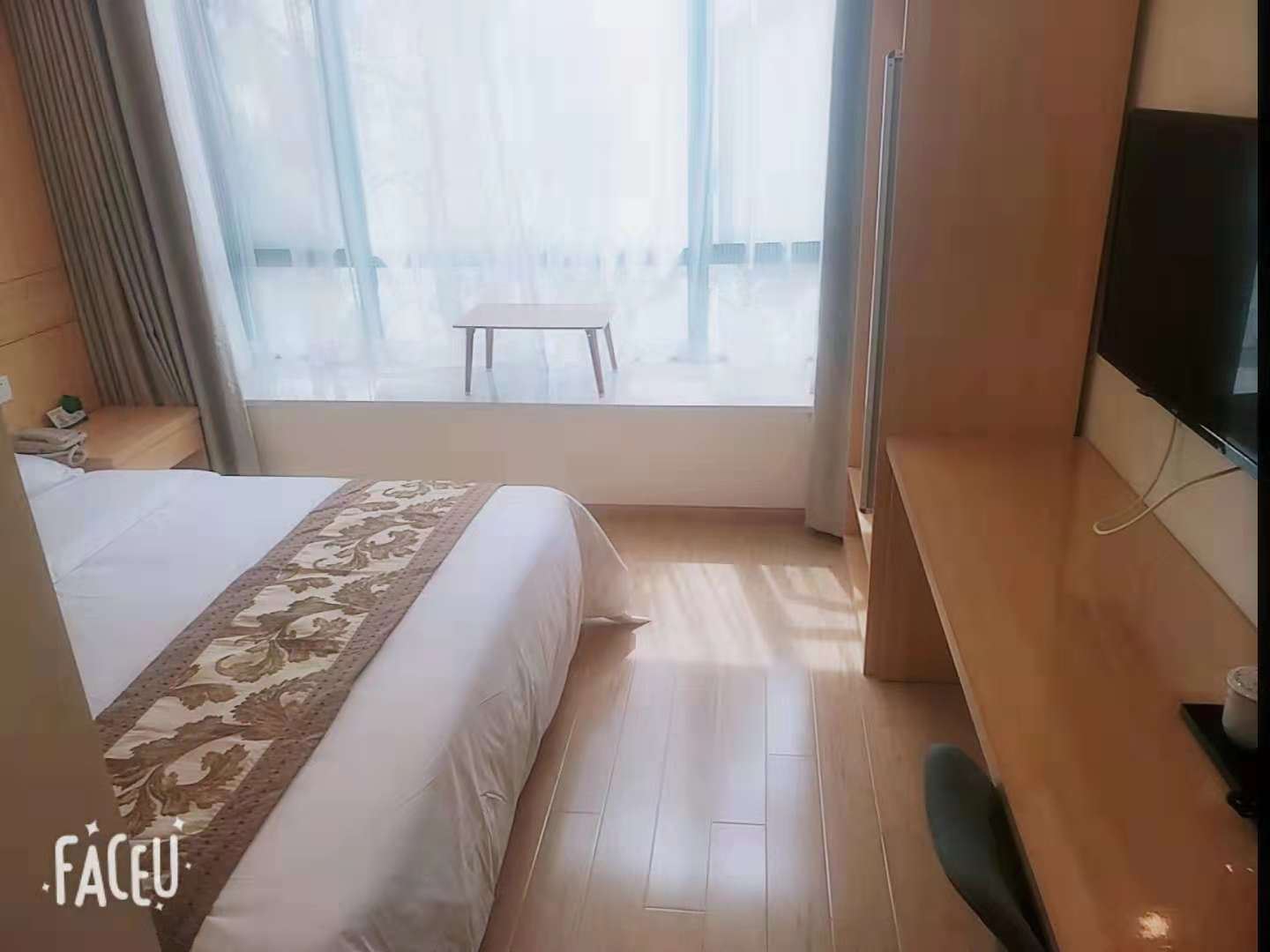 豪华大床房