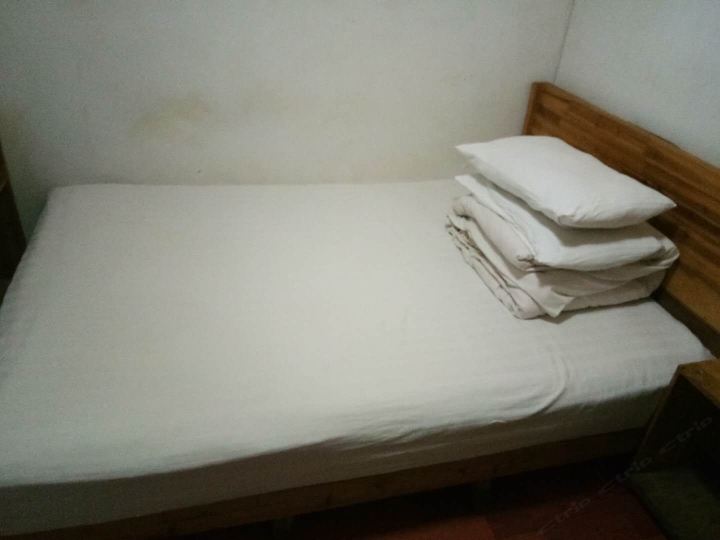 普通大床房(公共卫浴)