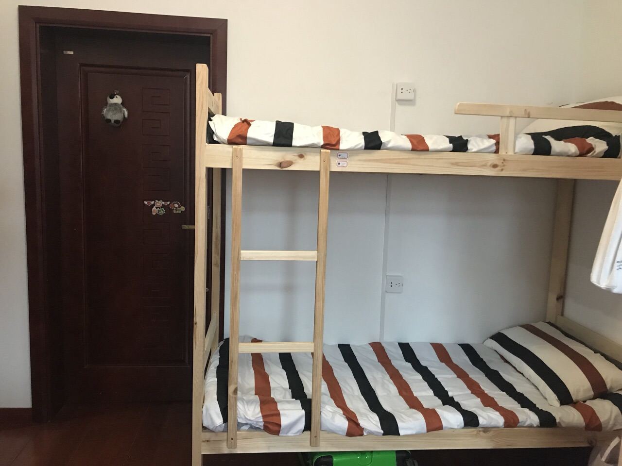 青春6人间(床位房)(公共卫浴)