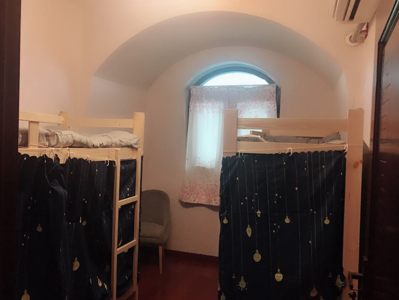 完美4人间(床位房)(公共卫浴)