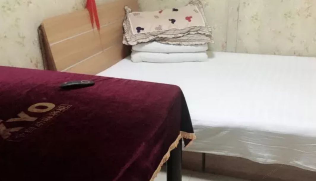 温馨大床房(公共卫浴)