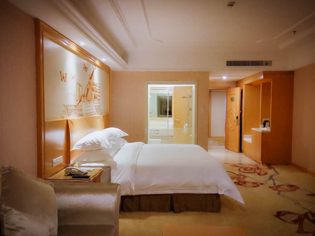 豪华大床间