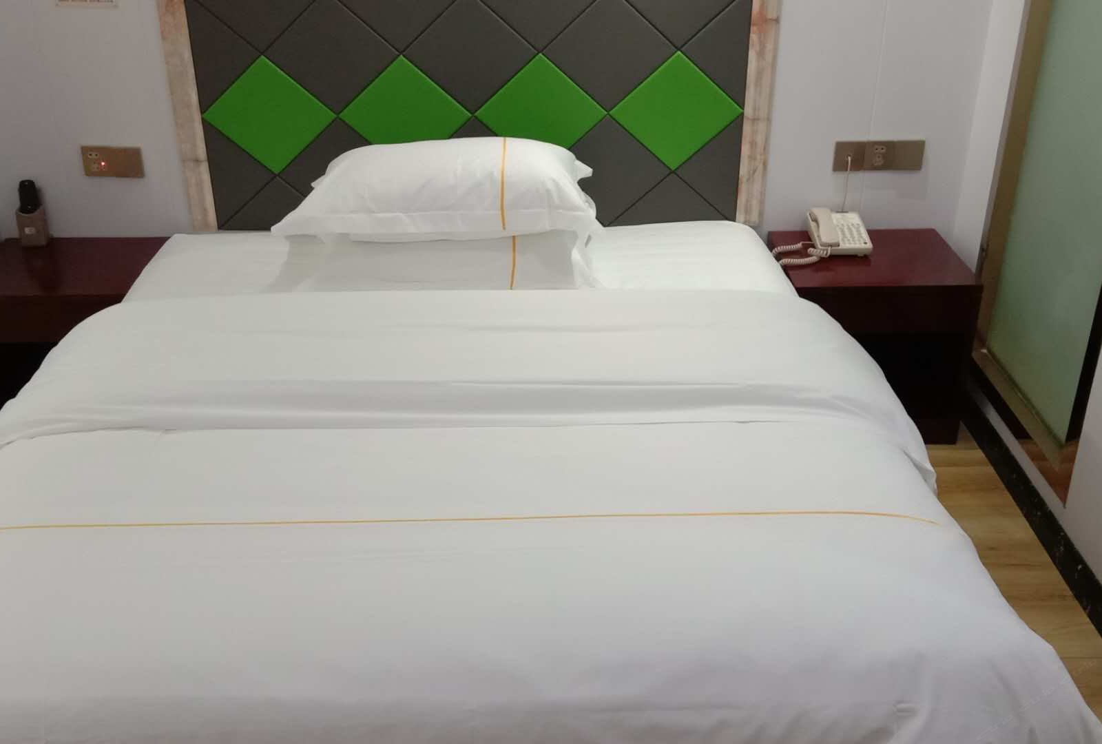 阳光大床房