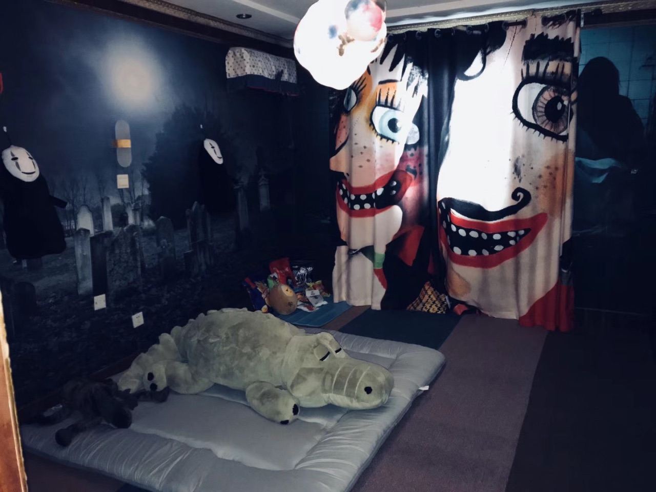 私人影吧榻榻米大床(公共卫浴)