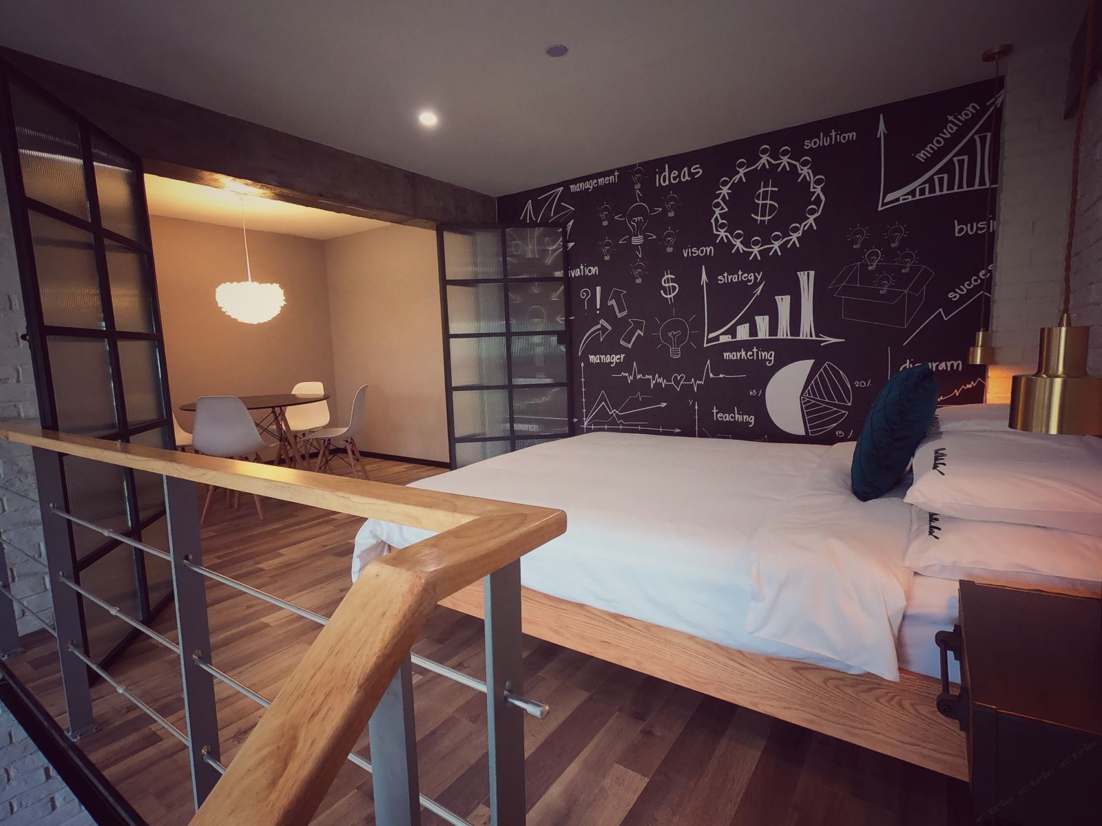 Loft家庭房