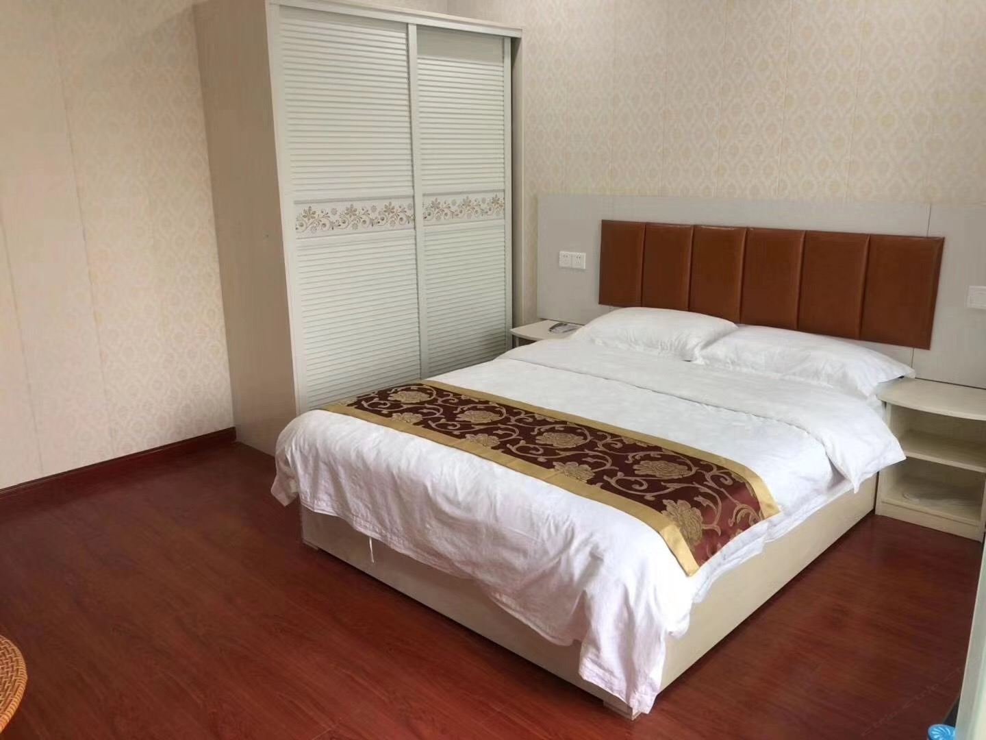 豪华大床房
