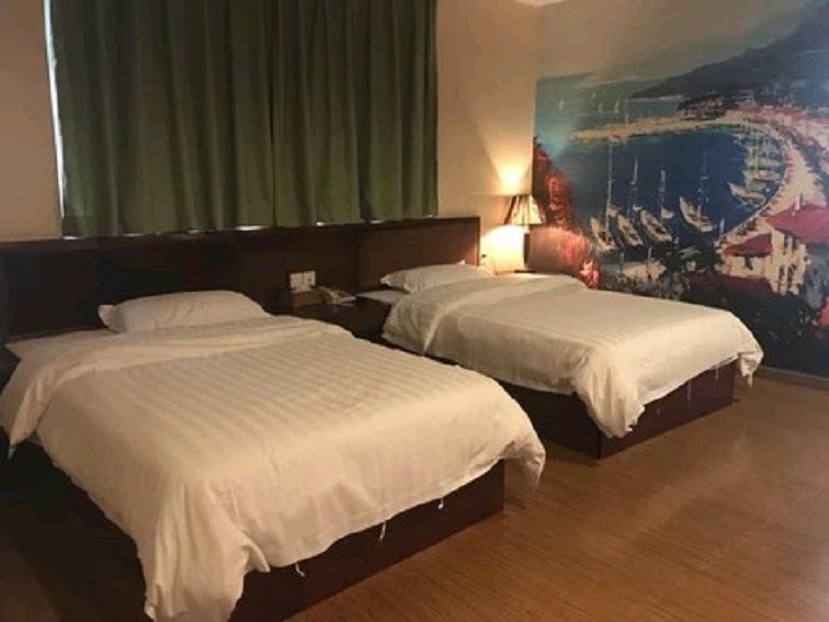 豪华蜜月大床房