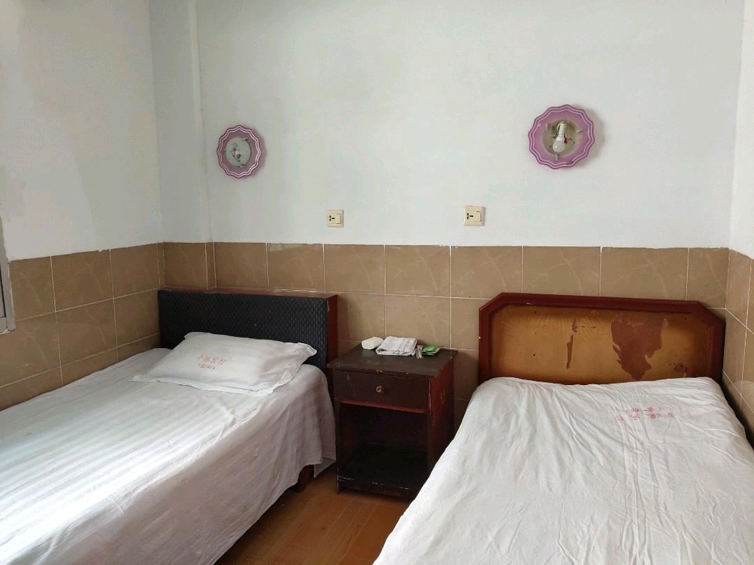 普通双床房(公共卫浴)(无窗)